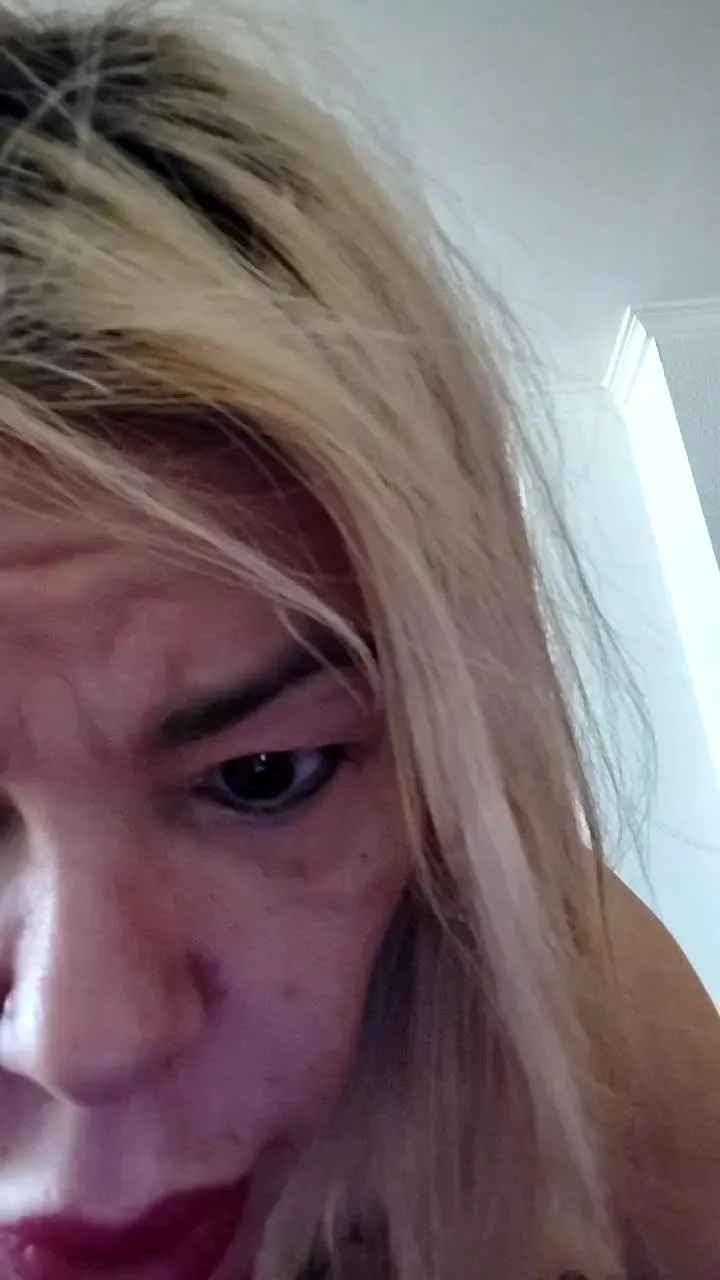 Offline Rubia_sexxx on Cam4