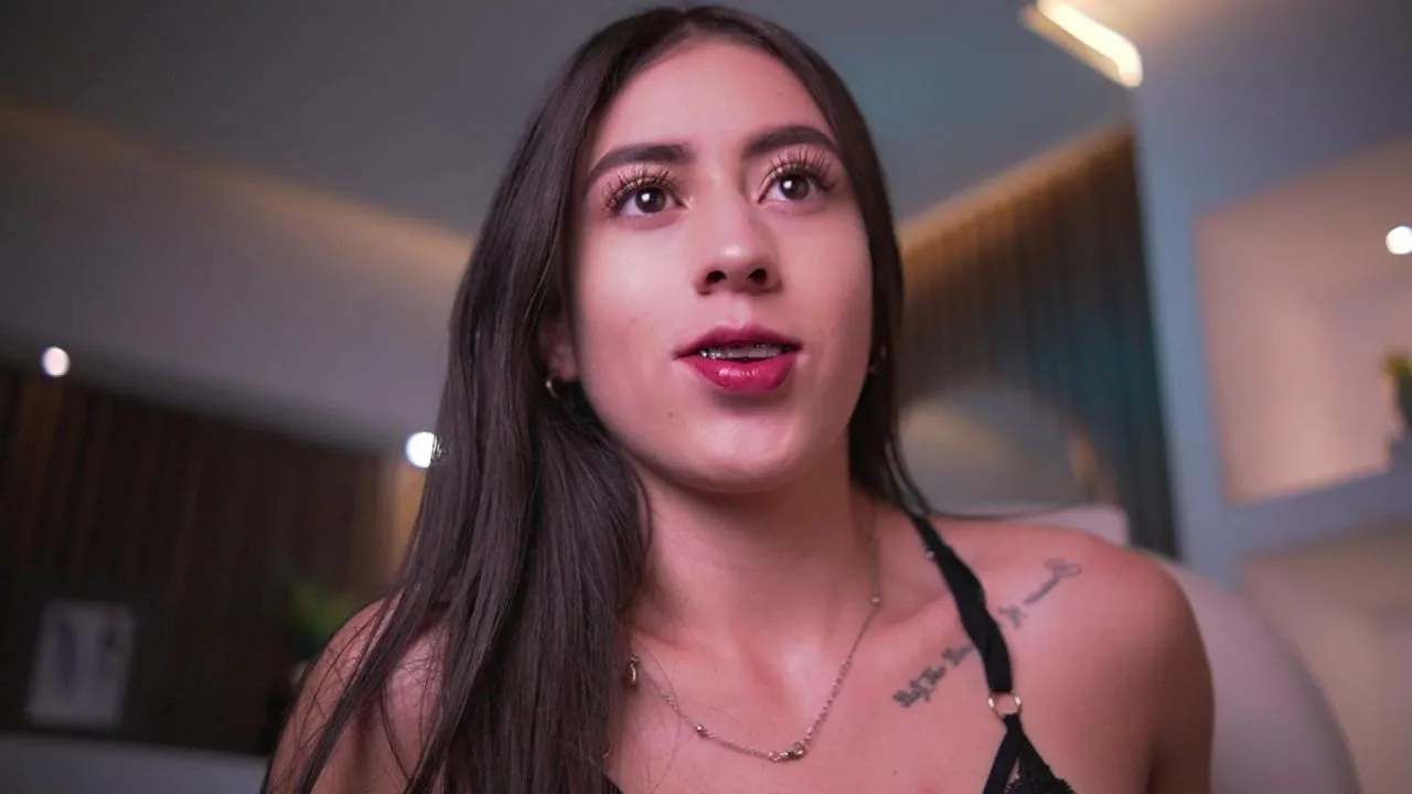 Saracollins1 on Cam4 