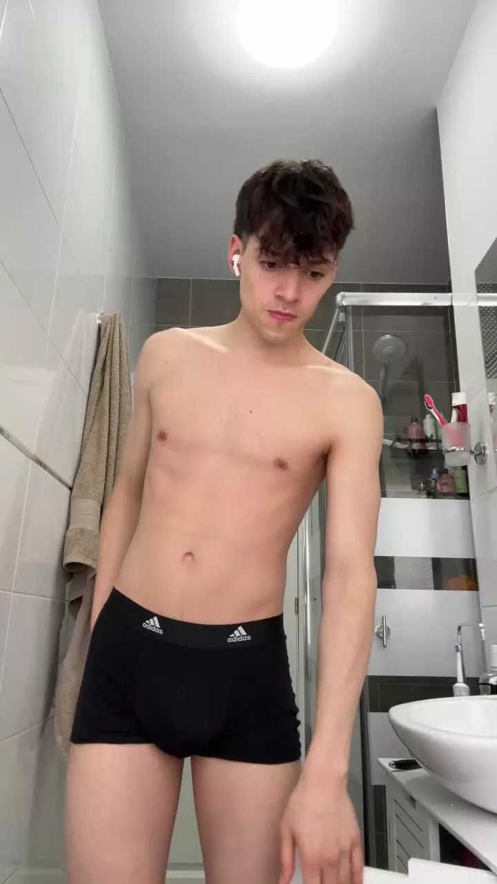 Offline Shyboy911 on Cam4