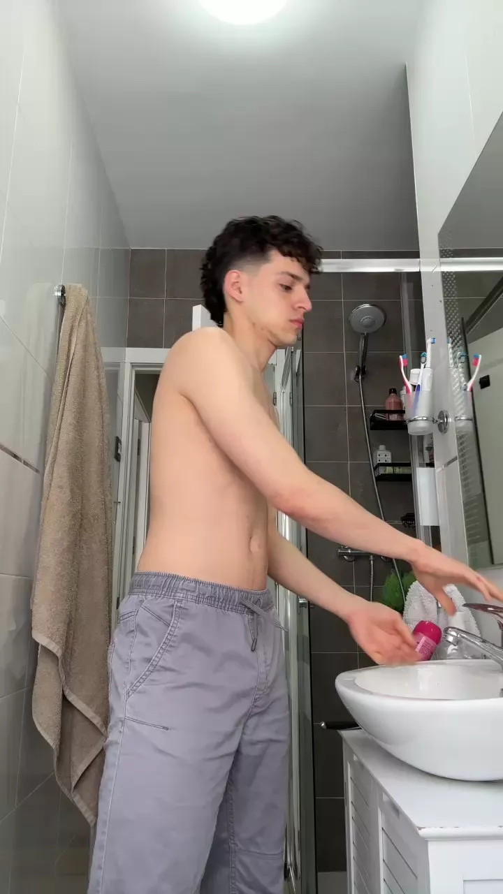 Offline Shyboy911 on Cam4