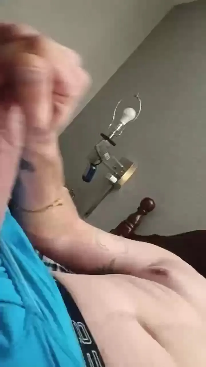 Offline StayHorNY33 on Cam4