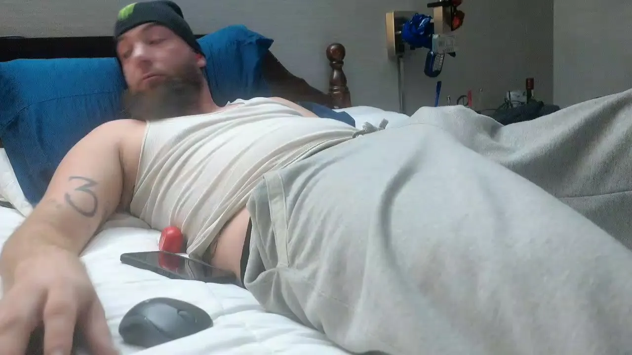 Offline StayHorNY33 on Cam4