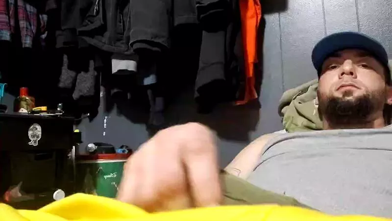 Offline StayHorNY33 on Cam4