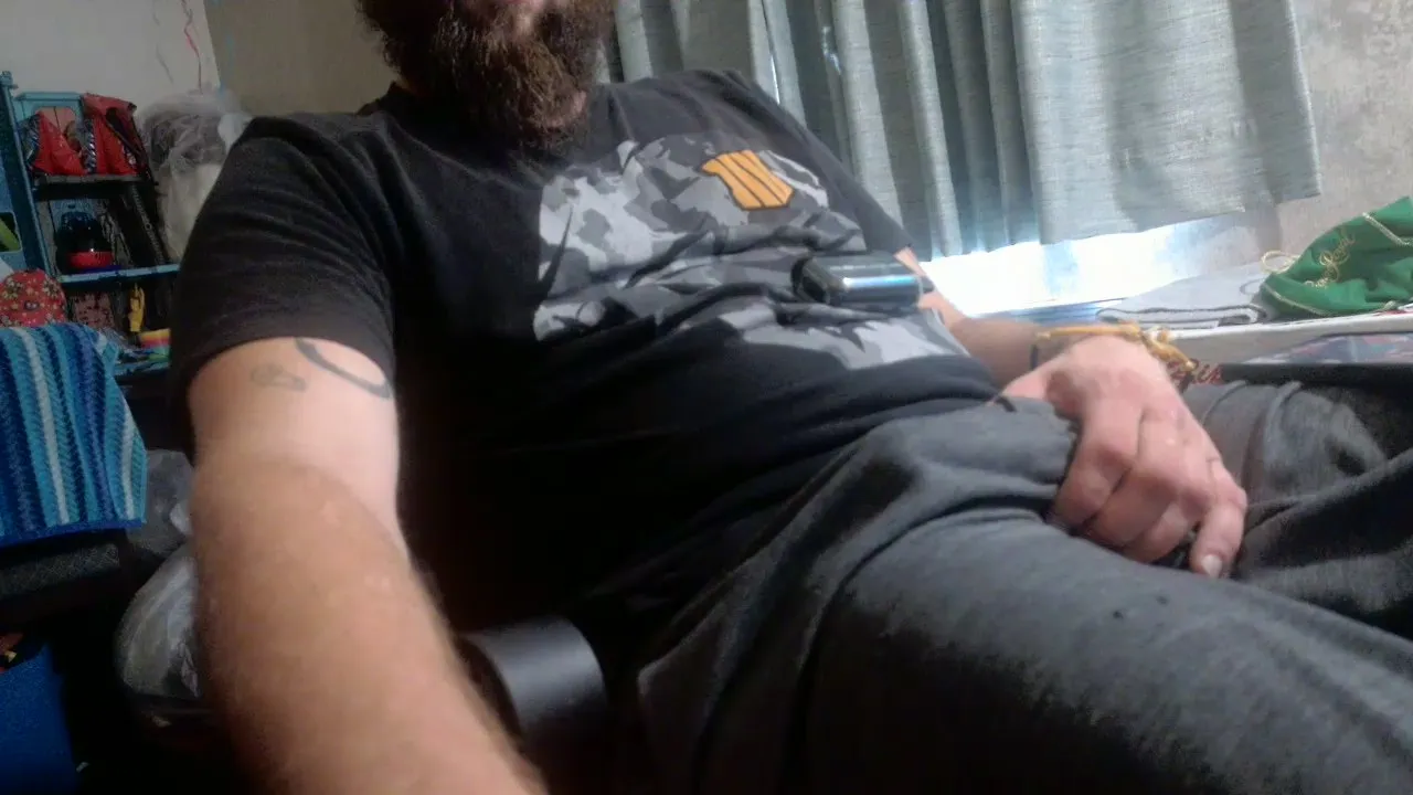 Offline StayHorNY33 on Cam4