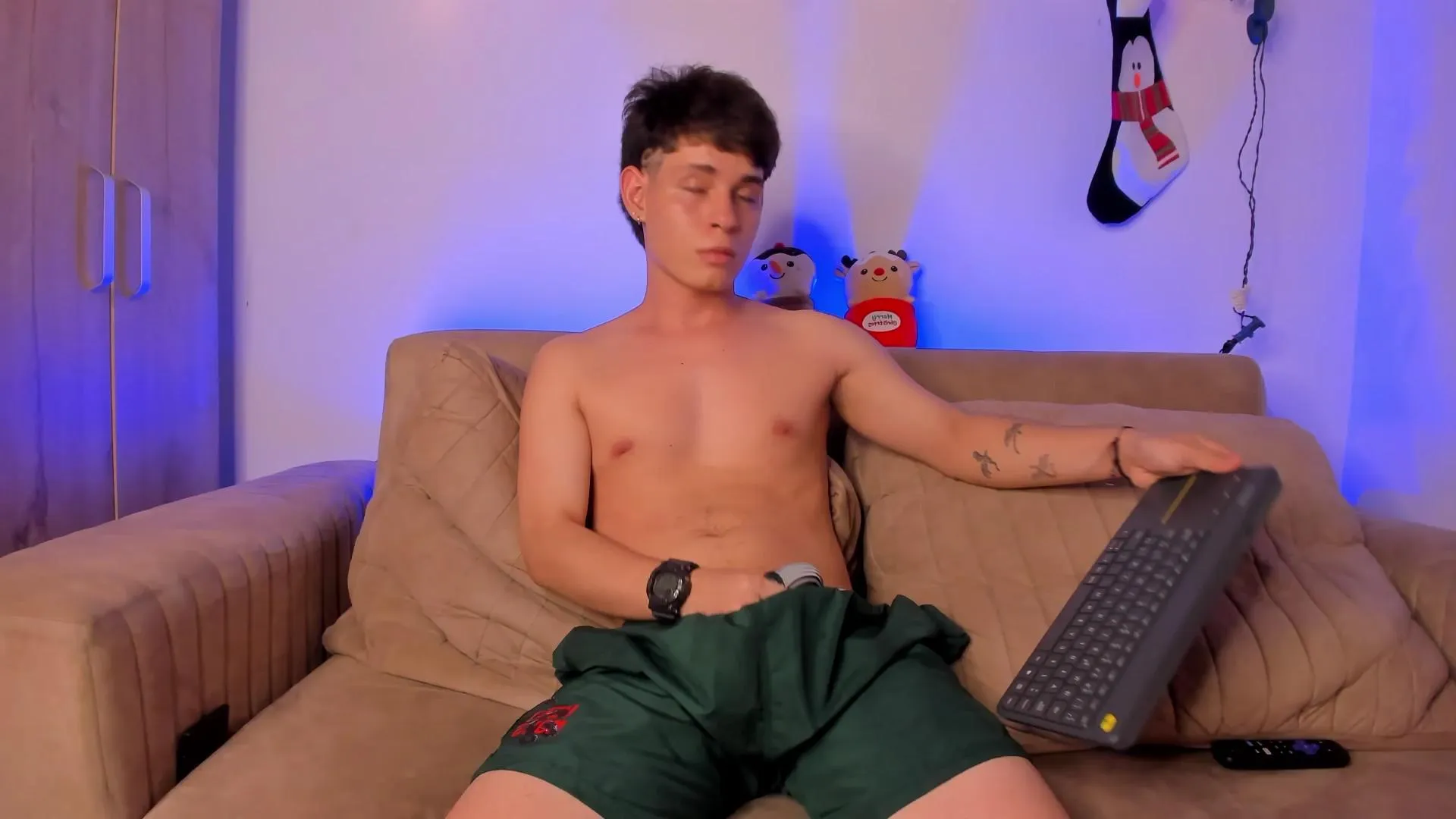 stevee_28 —  #cum #smoke #schoolgirl #C2C #milk #masturbation #feet