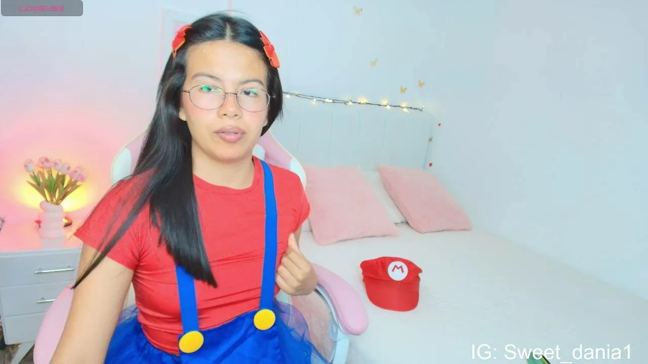 Sweet_dania_ on Cam4 
