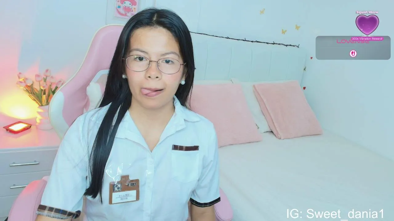 Sweet_dania_ on Cam4 