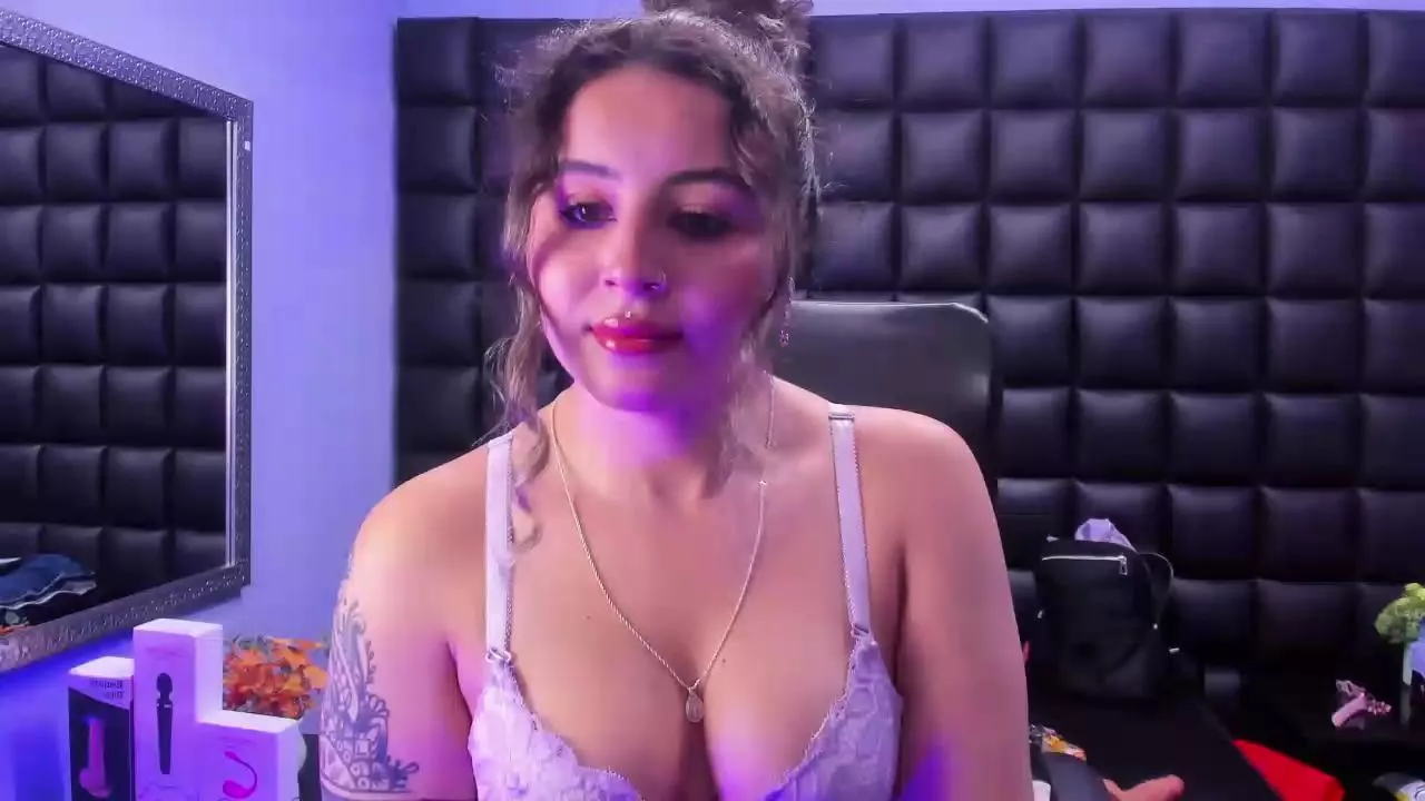 Offline tiny_love_ on Cam4