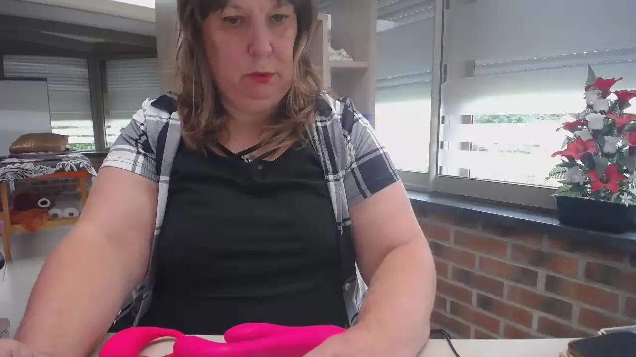 Offline virginia62_59 on Cam4