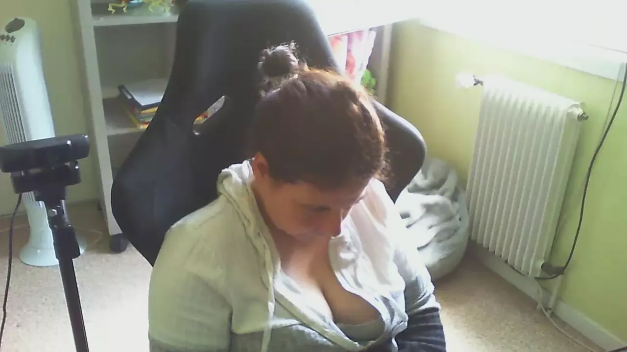 Offline xblueandwhitex on Cam4