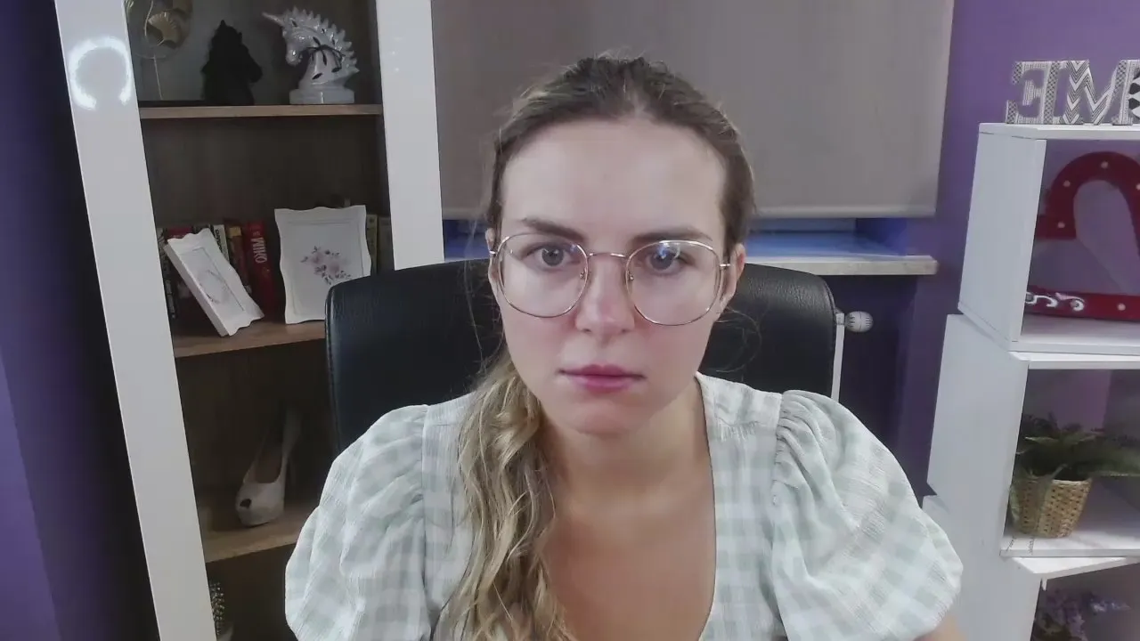 Offline xZoey on Cam4