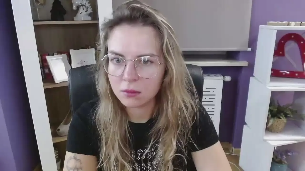 Offline xZoey on Cam4