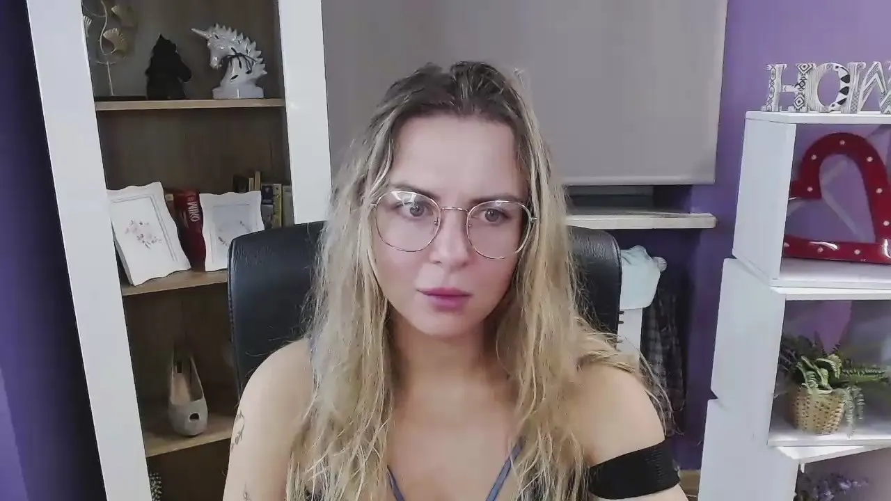 Offline xZoey on Cam4