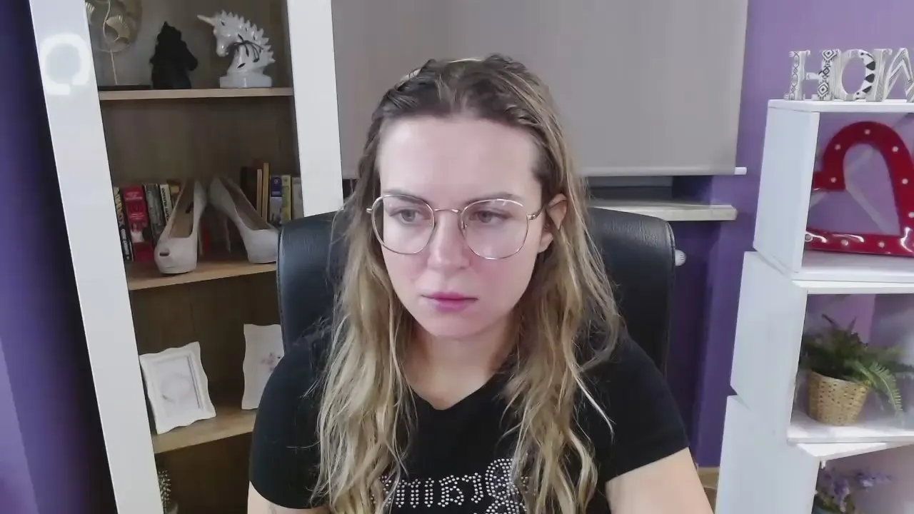 Offline xZoey on Cam4