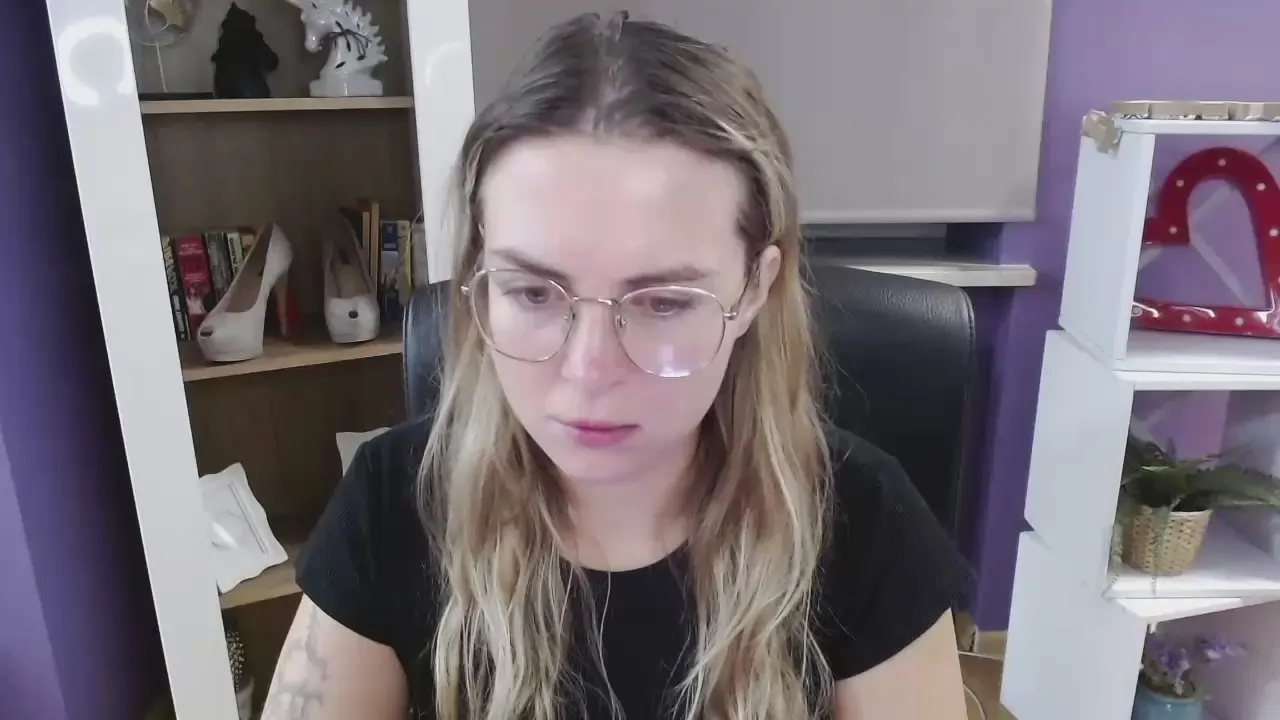 Offline xZoey on Cam4