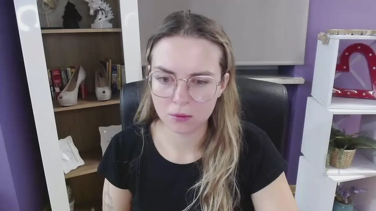 Offline xZoey on Cam4