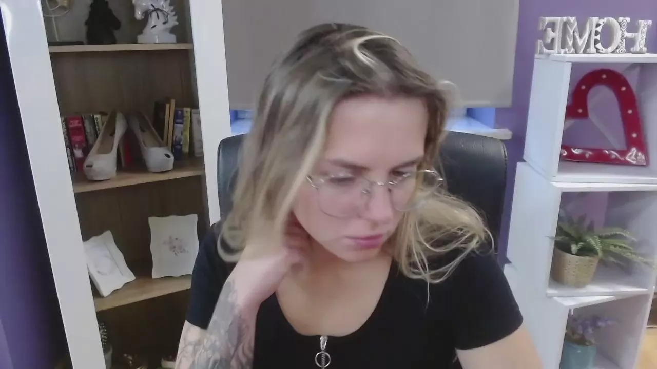 Offline xZoey on Cam4