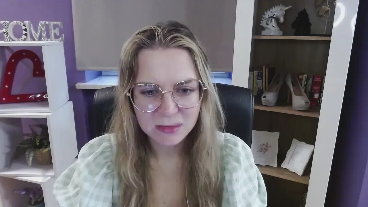 xZoey —  #C2C #femdom #chastity #sissy #tease #joi #cuckhold