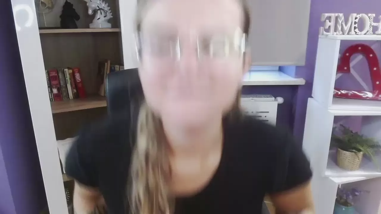 Offline xZoey on Cam4