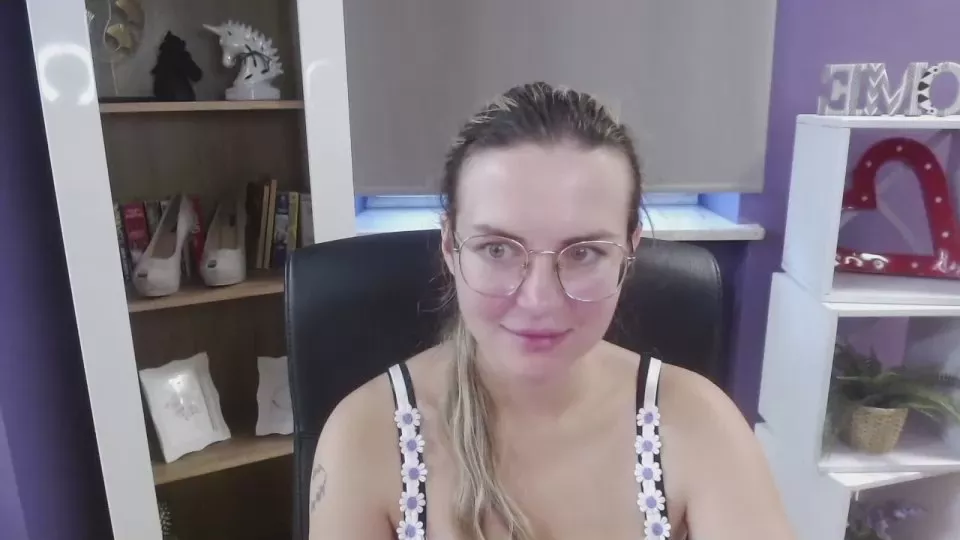 Offline xZoey on Cam4