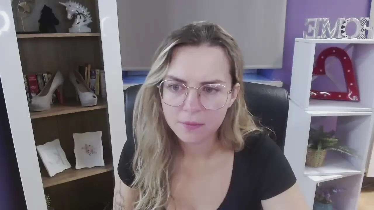 Offline xZoey on Cam4