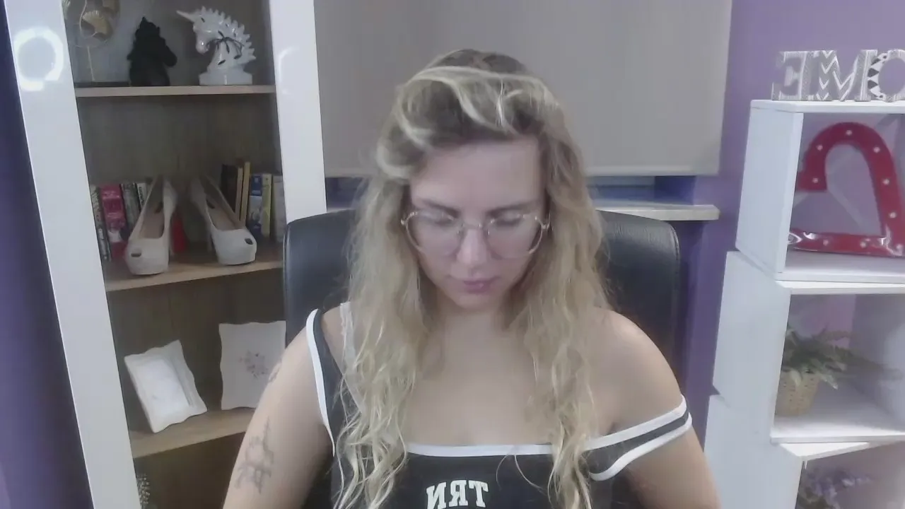 Offline xZoey on Cam4