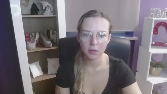 Offline xZoey on Cam4