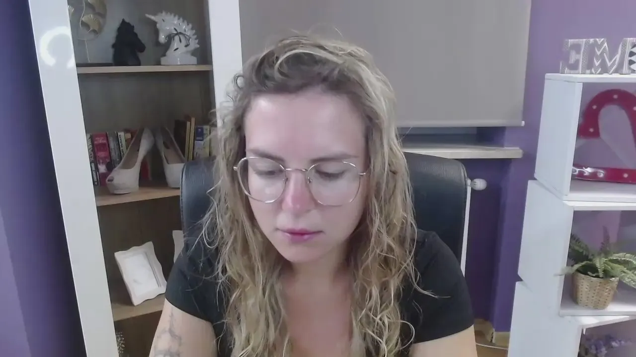 Offline xZoey on Cam4