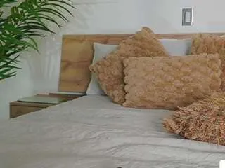 alana-haze on CamSoda 