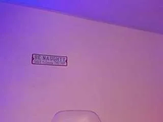 Offline bellaarouxx on CamSoda