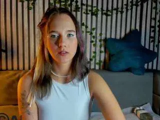 Freechat casey-sweeet on CamSoda
