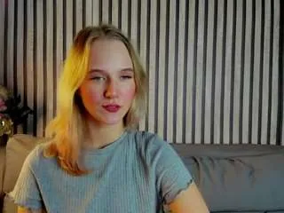 Freechat casey-sweeet on CamSoda