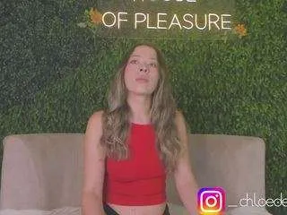 Freechat chloedee on CamSoda