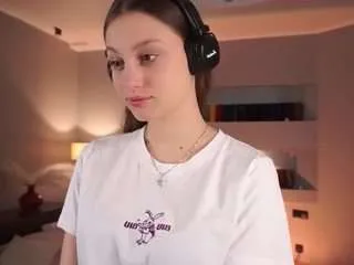 dollyhazlett on CamSoda 