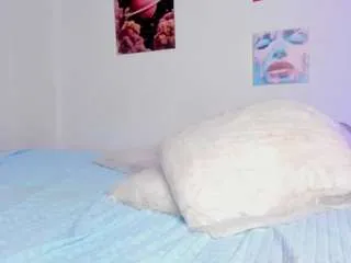 Freechat ebony-cutte on CamSoda