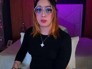 emily-white9 on CamSoda