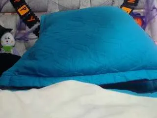 emmasweet1 on CamSoda 