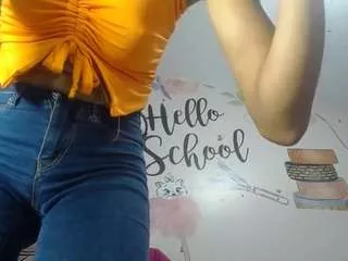 emmasweet1 on CamSoda 