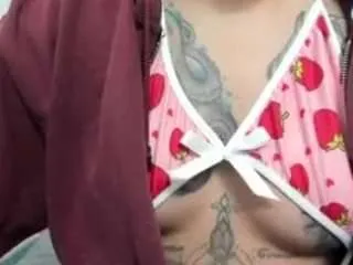 hanna-moore1 on CamSoda 