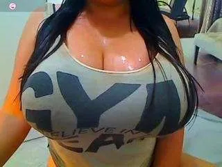 Freechat hillarysofia on CamSoda