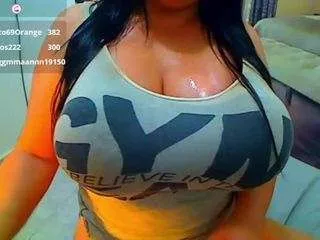 Freechat hillarysofia on CamSoda