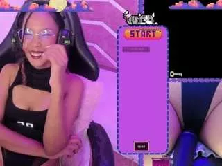 Freechat hyliebloom on CamSoda