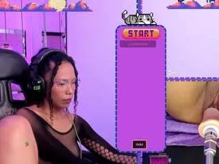 Freechat hyliebloom on CamSoda