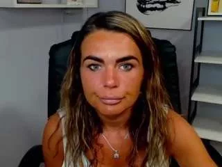 jennysecret on CamSoda 