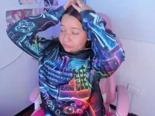 jhiinny-brownn on CamSoda