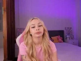 lanablondegirl on CamSoda