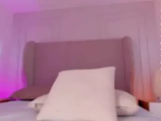 Freechat luisah-at-home on CamSoda