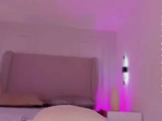 Freechat luisah-at-home on CamSoda