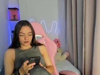 Freechat mariangel-3 on CamSoda