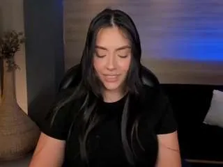 Freechat martinna on CamSoda